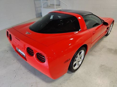Used 2003 Chevrolet Corvette Coupe w/ Preferred Equipment Group RWD image 10