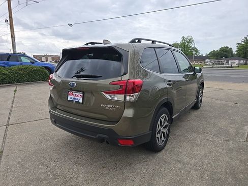 Used 2023 Subaru Forester Premium image 13