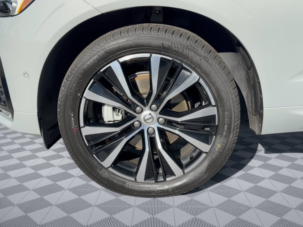 Certified 2024 Volvo XC60 B5 Plus AWD/4WD image 13