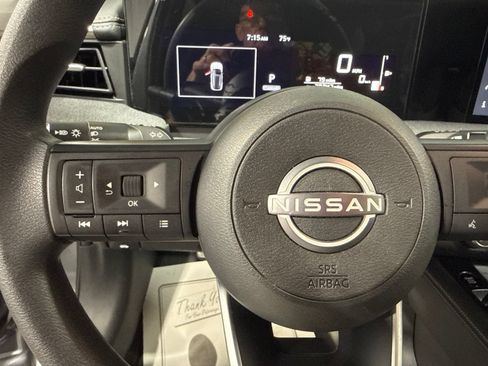 Used 2025 Nissan Kicks SV AWD/4WD image 31