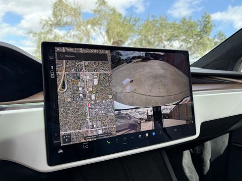 Used 2023 Tesla Model X Standard Range image 17