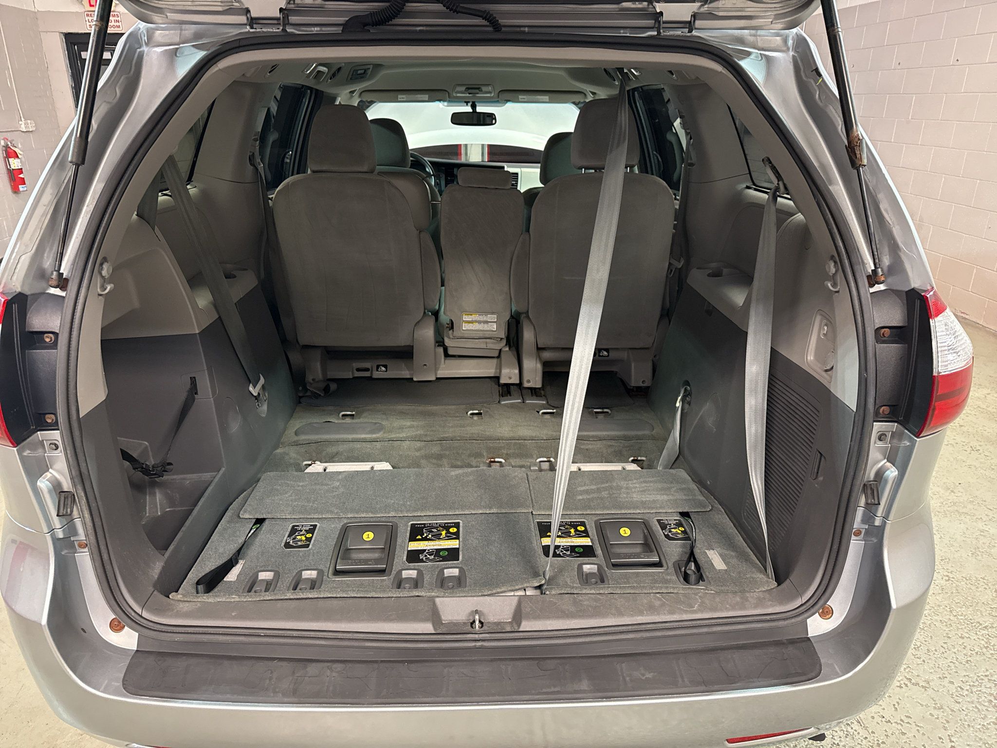 Used 2015 Toyota Sienna LE FWD image 31