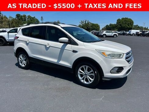 Used 2017 Ford Escape SE w/ Equipment Group 201A image 1