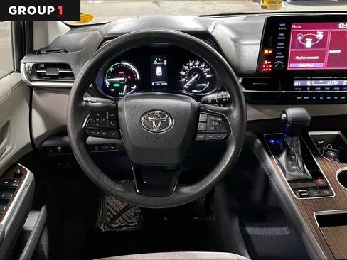 Used 2023 Toyota Sienna LE image 5