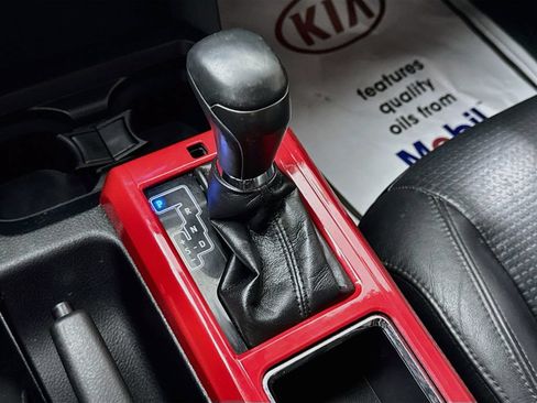 Used 2018 Toyota Tacoma TRD Off-Road AWD/4WD image 17