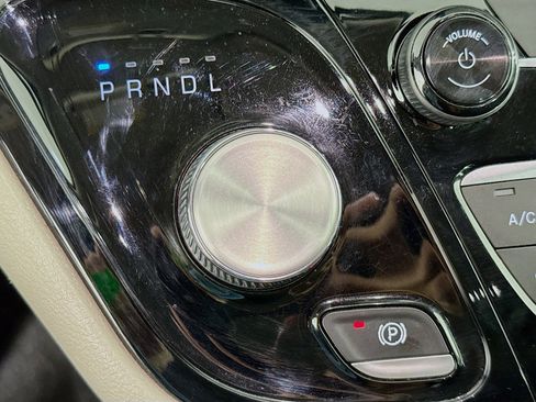 Used 2022 Chrysler Voyager LX image 19