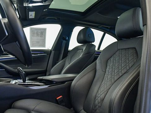 Certified 2022 BMW 530e w/ Premium Package image 20