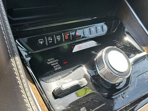 Used 2024 Jeep Grand Wagoneer L 4WD image 39