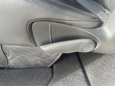 Used 2020 Chrysler Pacifica Touring-L image 30