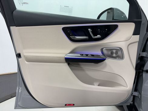 Used 2025 Mercedes-Benz GLC 350e GLC 350e w/ Driver Assistance Package image 5