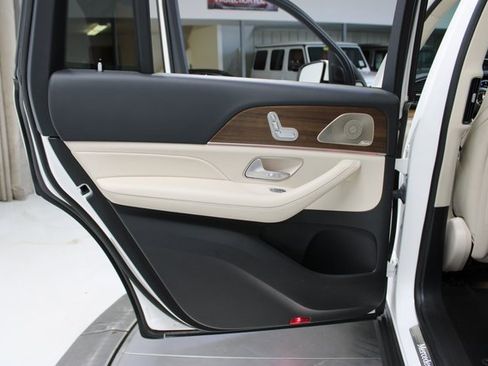 Used 2024 Mercedes-Benz GLS 450 GLS 450 4MATIC image 40