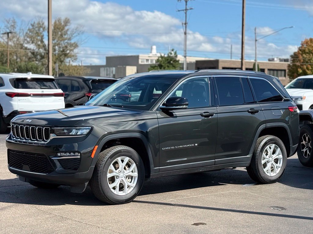 Used 2023 Jeep Grand Cherokee Limited AWD/4WD image 39