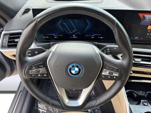 Used 2023 BMW i4 eDrive40 RWD image 11