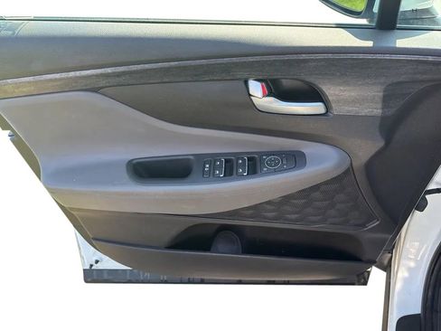 Used 2019 Hyundai Santa Fe SE image 11