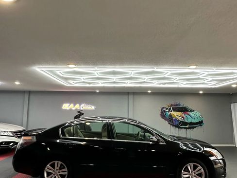 Used 2011 Nissan Altima 3.5 SR w/ 3.5SR Premium Pkg image 8