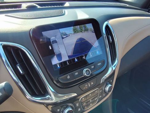 Used 2018 Chevrolet Equinox Premier image 19