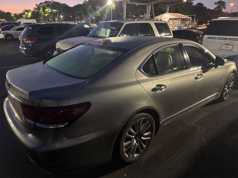 Used 2016 Lexus LS 460 w/ Comfort Package RWD image 9