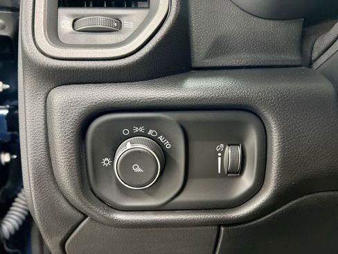 Used 2022 RAM 2500 Tradesman w/ Chrome Appearance Group AWD/4WD image 18