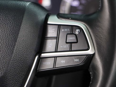 Used 2024 Toyota Highlander XLE image 14