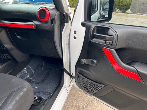 Used 2016 Jeep Wrangler Unlimited Sport image 27