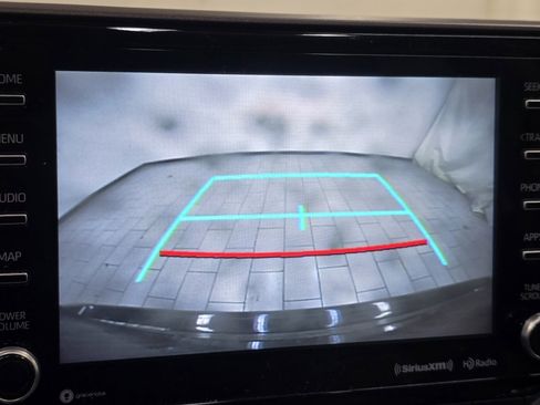 Used 2021 Toyota Highlander XLE image 6