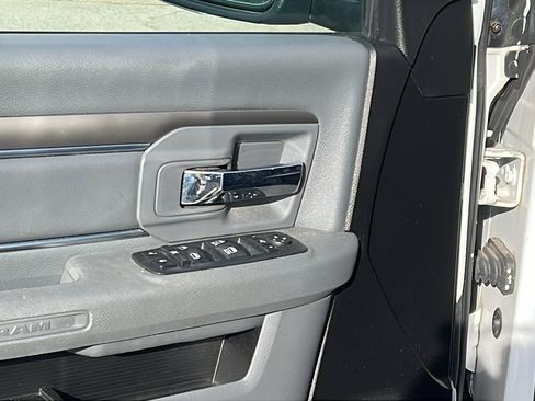 Used 2020 RAM 1500 Classic SLT w/ Luxury Group image 14