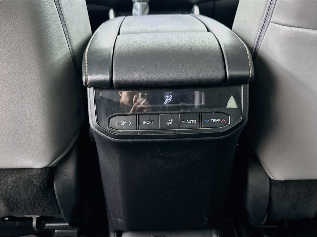 Used 2023 Toyota Highlander Bronze Edition FWD image 26