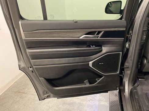 Used 2023 Jeep Wagoneer Series II w/ Convenience Group I AWD/4WD image 24