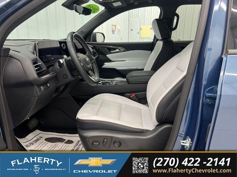 Used 2025 Chevrolet Traverse High Country FWD image 9