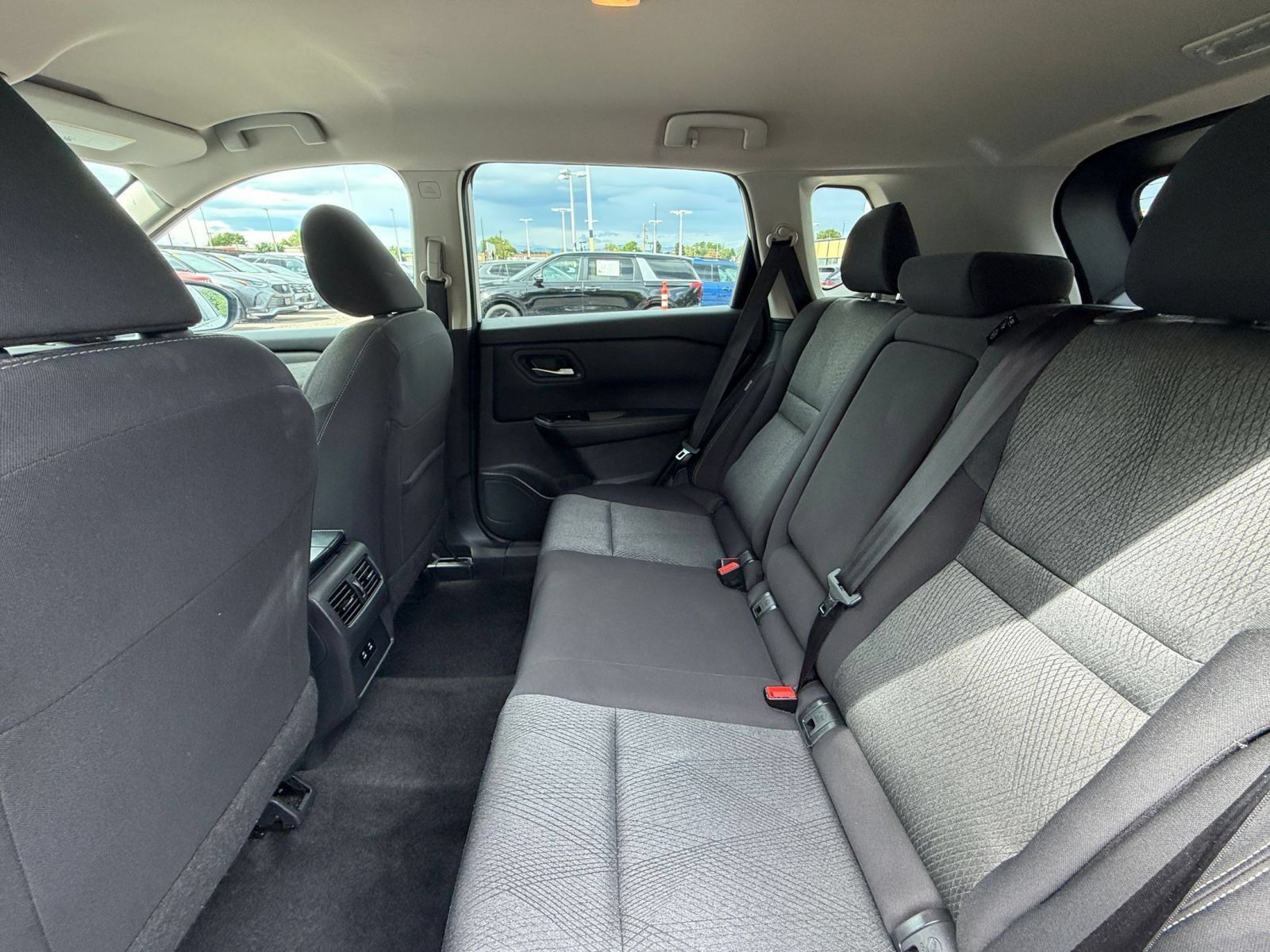 Used 2025 Nissan Rogue SV AWD/4WD image 27