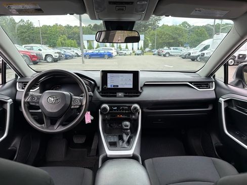 Used 2024 Toyota RAV4 LE AWD/4WD image 8