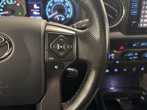 Used 2017 Toyota Tacoma TRD Sport image 43
