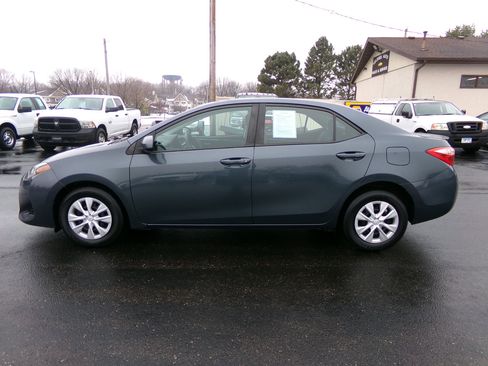 Used 2018 Toyota Corolla LE image 6