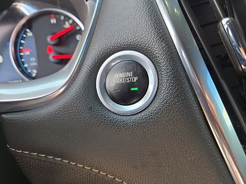 Used 2023 Chevrolet Traverse Premier image 33