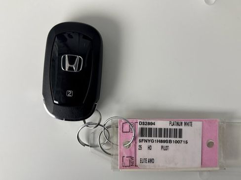 Used 2025 Honda Pilot Elite image 24