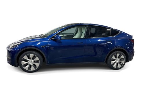 Certified 2023 Tesla Model Y Long Range AWD/4WD image 3
