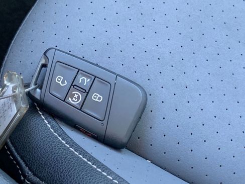 Used 2025 Volkswagen Jetta SE image 22