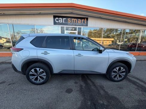 Used 2022 Nissan Rogue SV image 8