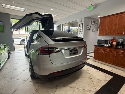 Used 2017 Tesla Model X 75D AWD/4WD image 12