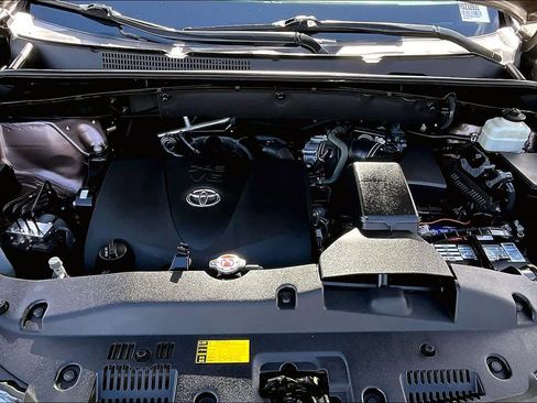 Used 2017 Toyota Highlander XLE image 31
