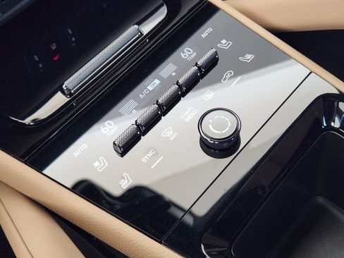 Certified 2025 Porsche Cayenne Coupe image 22