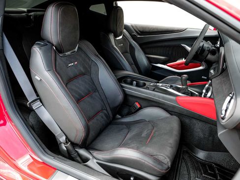 Used 2022 Chevrolet Camaro ZL1 RWD image 29