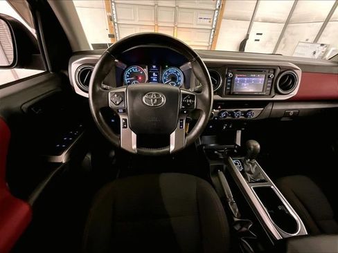 Used 2019 Toyota Tacoma SR5 AWD/4WD image 6