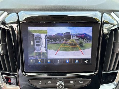 Used 2021 Chevrolet Traverse LT w/ LT Premium Package image 26