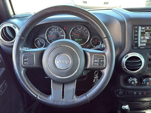 Used 2018 Jeep Wrangler Unlimited Sahara image 30