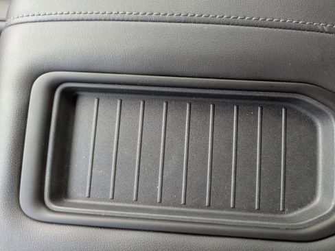 Used 2024 Chevrolet Tahoe Z71 w/ Luxury Package image 33