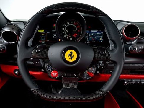 Used 2021 Ferrari F8 Tributo image 6