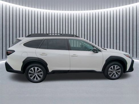 Used 2023 Subaru Outback Premium image 4