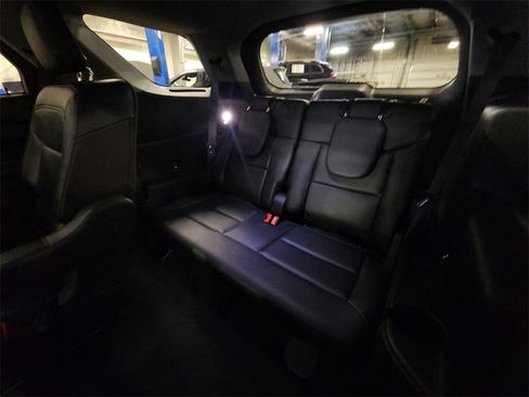 Used 2022 Ford Explorer XLT w/ Equipment Group 202A image 33