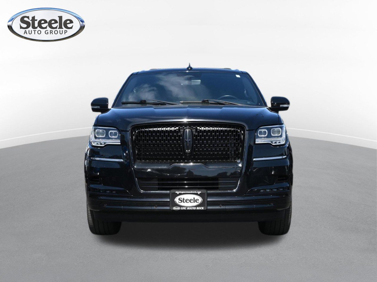 Used 2023 Lincoln Navigator Reserve AWD/4WD image 2